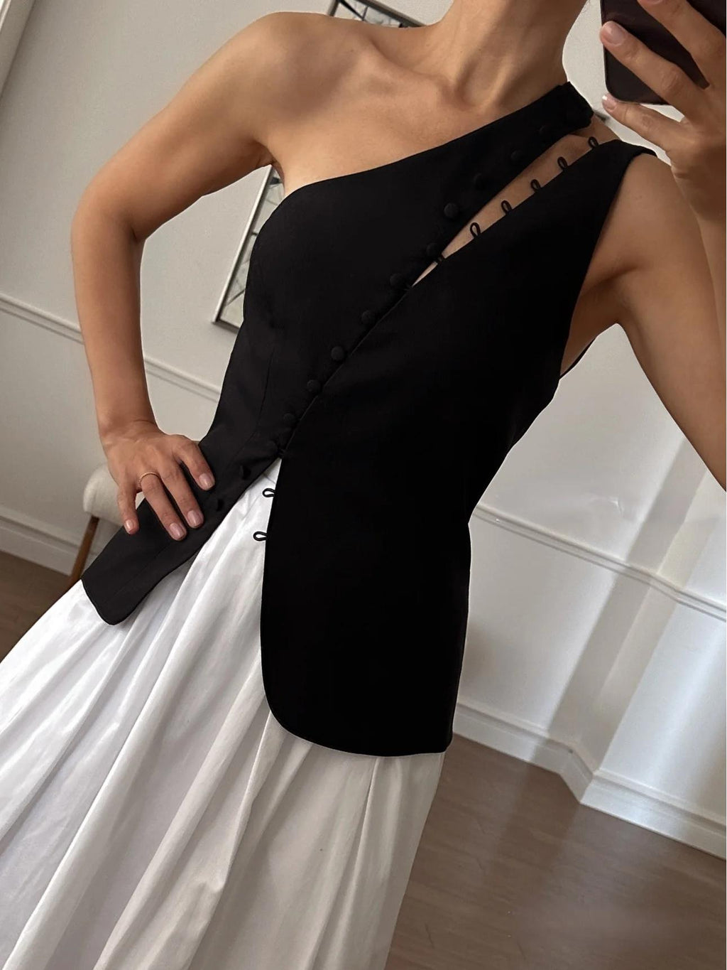 Lorna | One-Shoulder Top